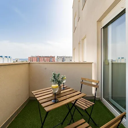 Lux 1- With Garage And Balcony *