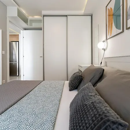 Apartment Lux 1- With Garage And Balcony