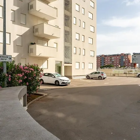 Lux 1- With Garage And Balcony